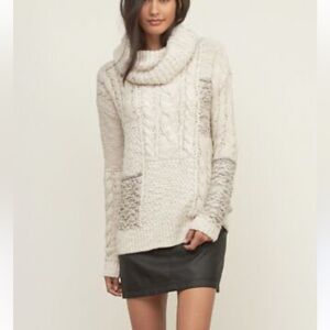 Abercrombie & Fitch patch Cable Knit Chunky cowl neck‎ Sweater cream small